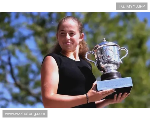 网球界新星崛起 世界排名震动 年轻选手连克大满贯冠军迎接未来挑战